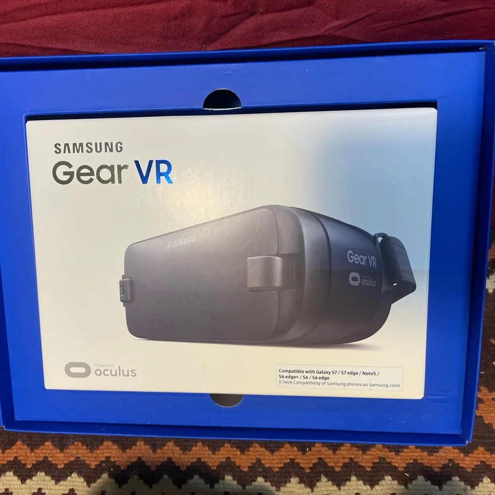 Lightly Used Samsung Gear VR Headset SM-R323 Oculus 2016 Galaxy Virtual Reality